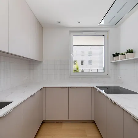 Апартаменти 3-bedroom Mokotow With Sunny Tarrace Варшава